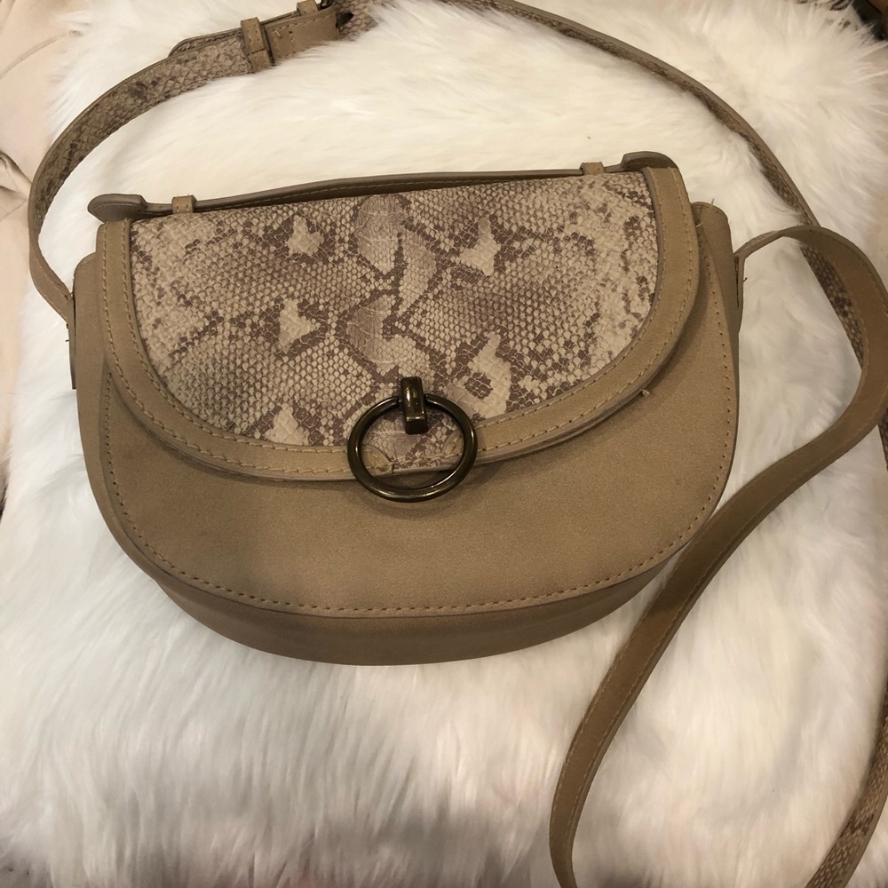 Universal thread snake skin trim crossbody